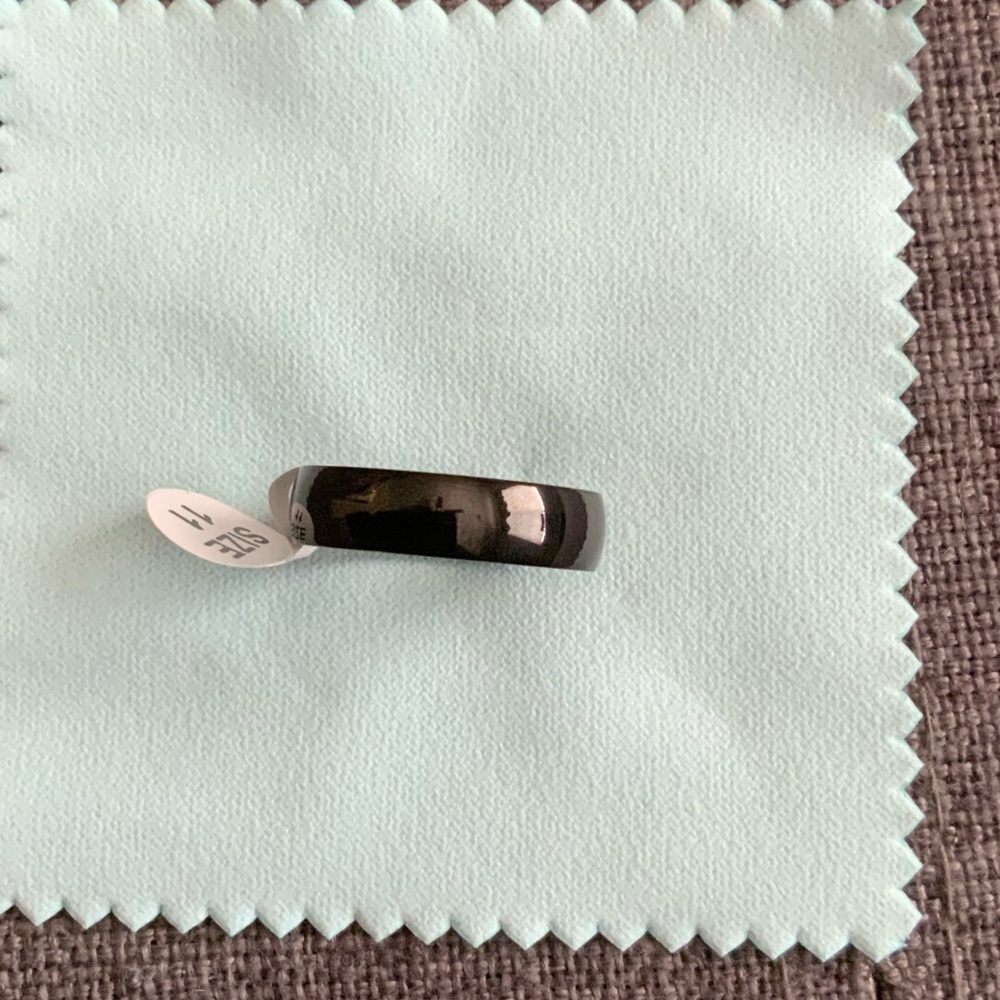 NWOT SPIKES TITANIUM MEN RING